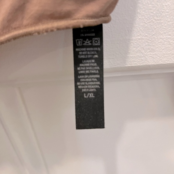 Skims essential long sleeve crew neck bodysuit size L/XL tigers eye - Picture 9 of 10